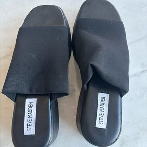 Never worn size 6 Steve Madden sandals